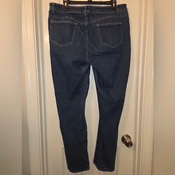 Westport Signature Fit Straight Jeans Pants. Size 14. - Picture 8 of 10